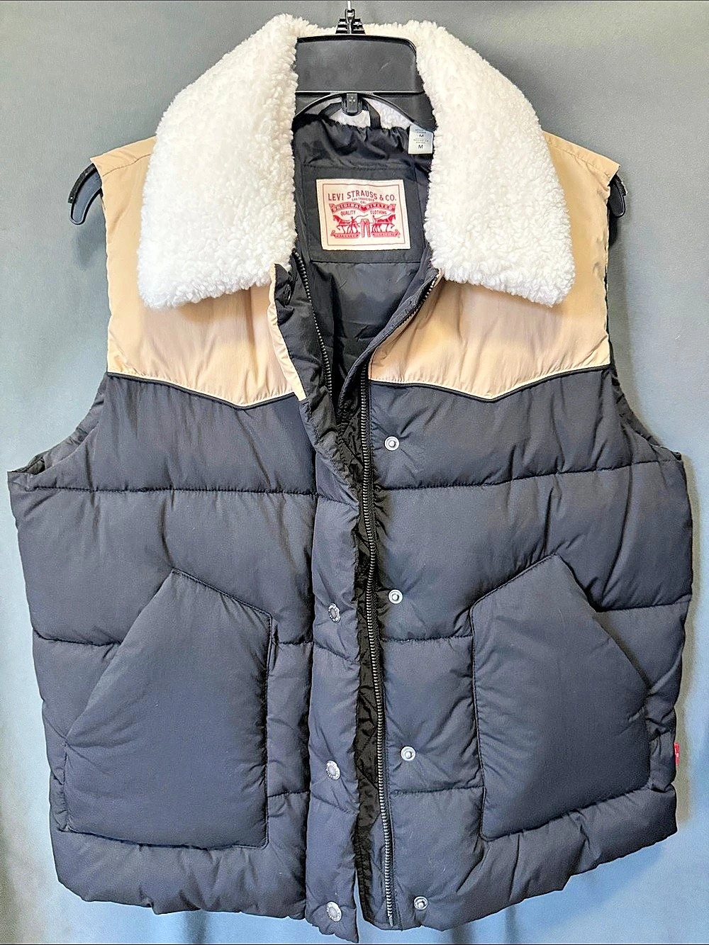 Levi's Puffer Vest Black & Beige Size Medium Like New